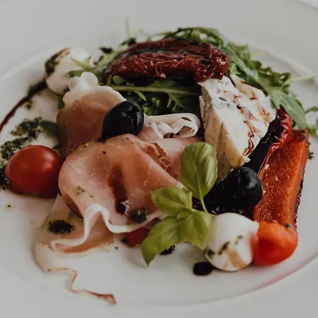 Statek Benice 3* Chrastany (Benesov)