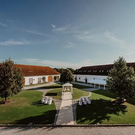 Statek Benice بيت ضيافة Chrastany (Benesov)